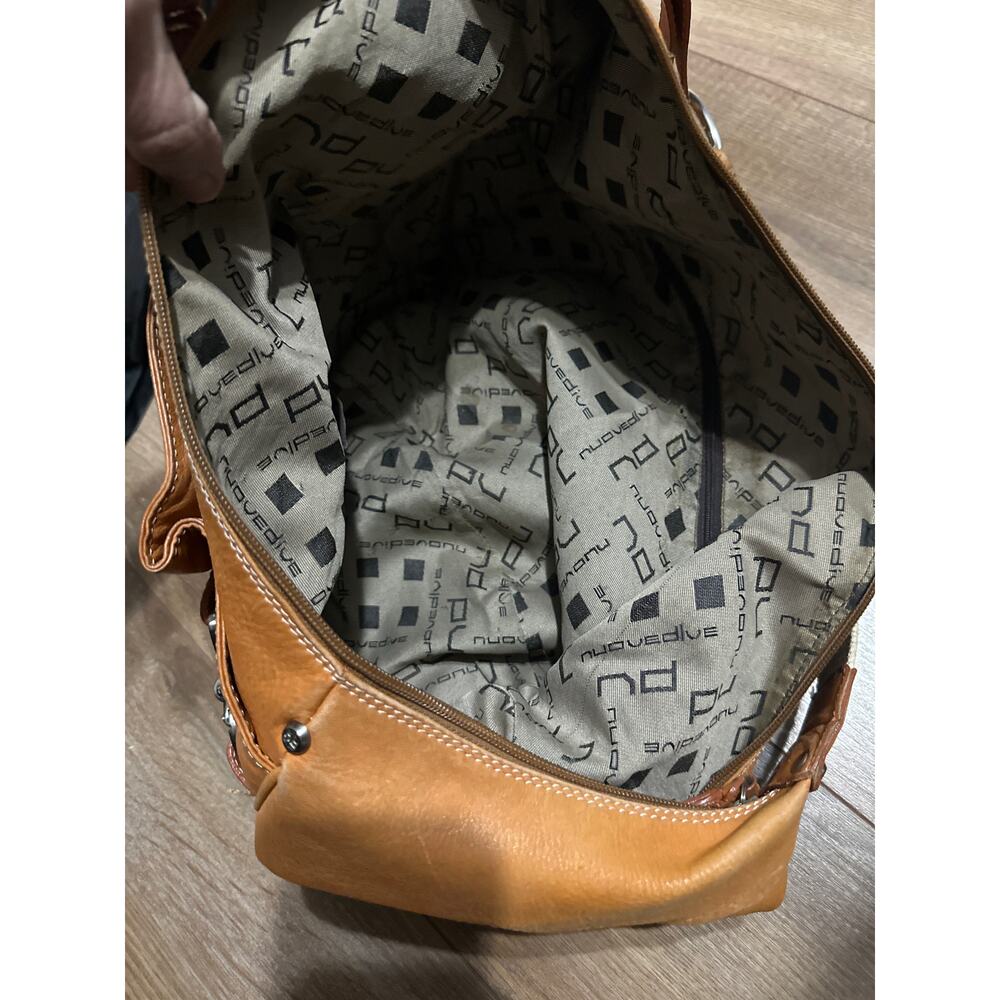 Elegant Tan Leather Hobo Bag - Picture 11 of 13